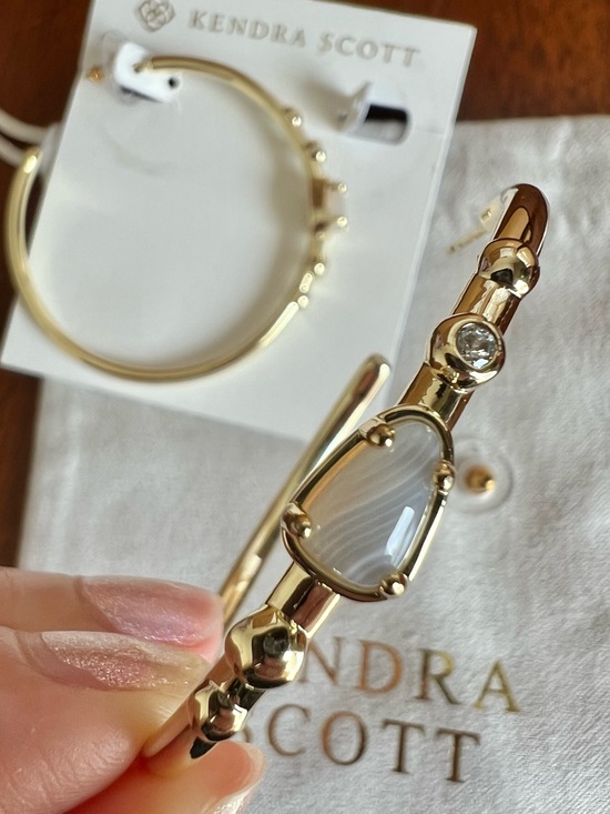 Kendra Scott Jewelry - NWT Kendra Scott Lyra Gold Hoop Earrings with Agate and Crystal Accents